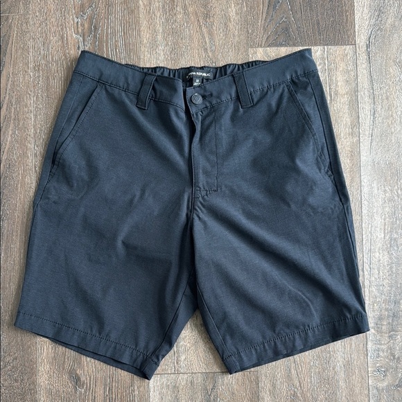 Banana Republic Men’s shorts.  Size 32.  Dark grey, almost black in color. - Picture 1 of 7